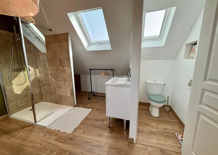 Cocon Paisible Proche De La - Jardin & Parking بيت للعطل Réville